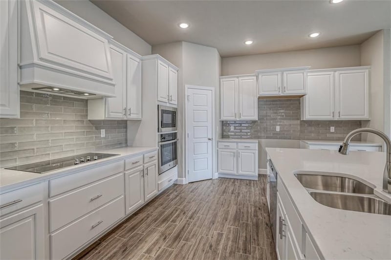 18430 195th Ter, Spring Hill, KS 66083