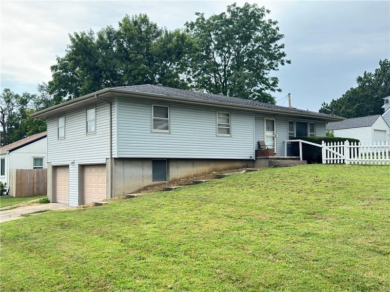 2619 47th Ter, Kansas City, MO 64117