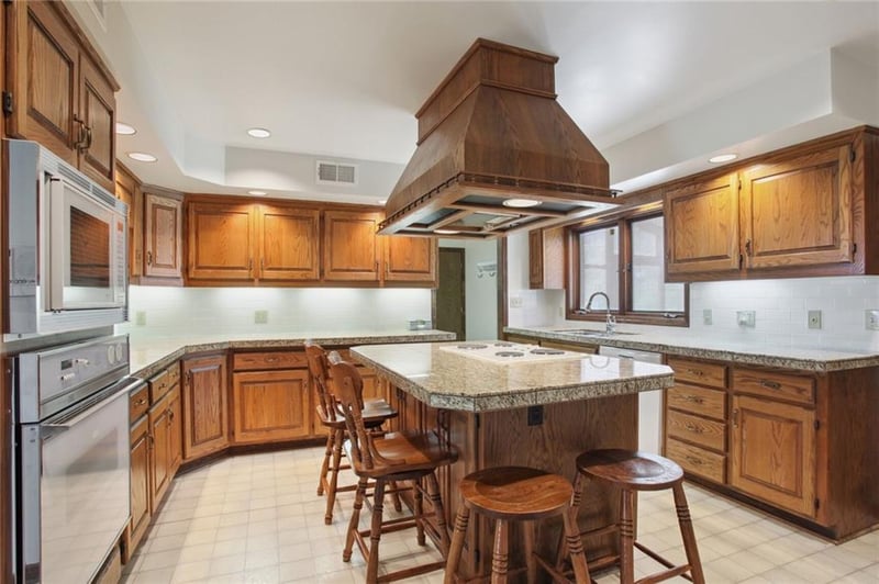 4225 Scott Rd, Kansas City, MO 64137
