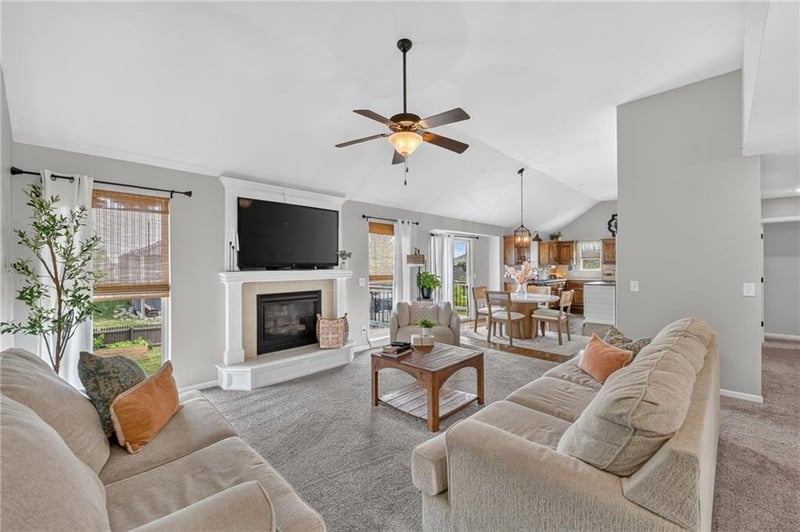 901 Birch St, Kearney, MO 64060