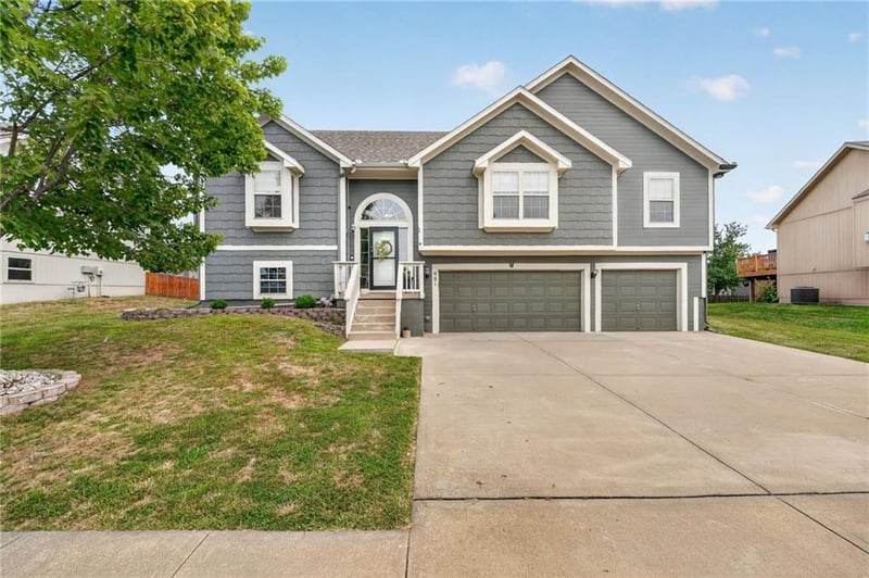 901 Birch St, Kearney, MO 64060