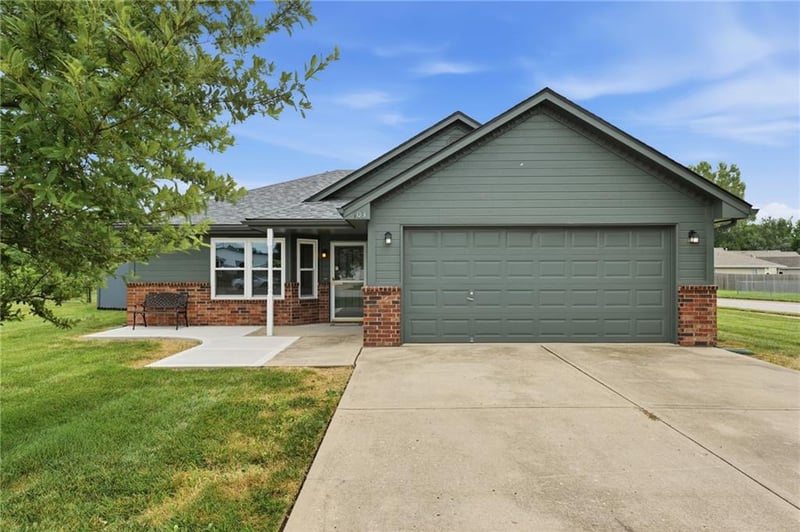 103 Blue Branch Cir, Grain Valley, MO 64029