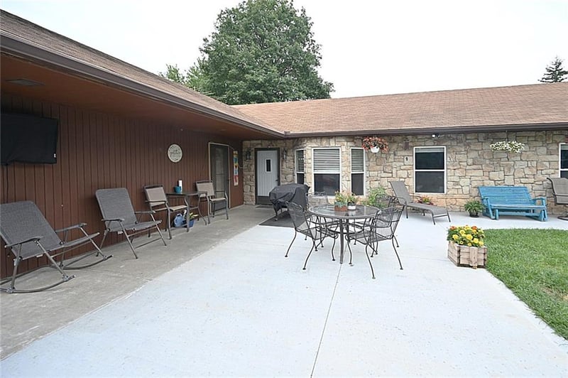 11 Sandy Cir, Dearborn, MO 64439