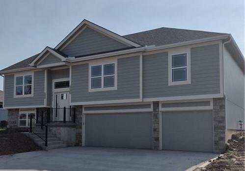 1415 Norfolk Dr, Harrisonville, MO 64701