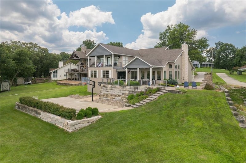 560 Lake Viking Ter, Gallatin, MO 64640