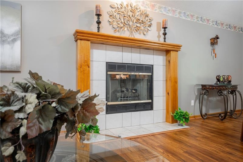 212 Breezeway Ln, Pleasant Hill, MO 64080
