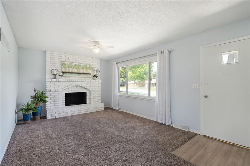 118 E Walnut St, Blue Springs, MO 64014