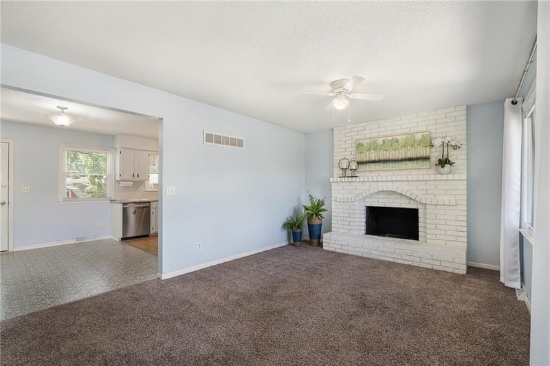 118 E Walnut St, Blue Springs, MO 64014