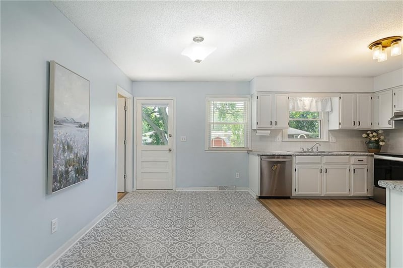118 E Walnut St, Blue Springs, MO 64014