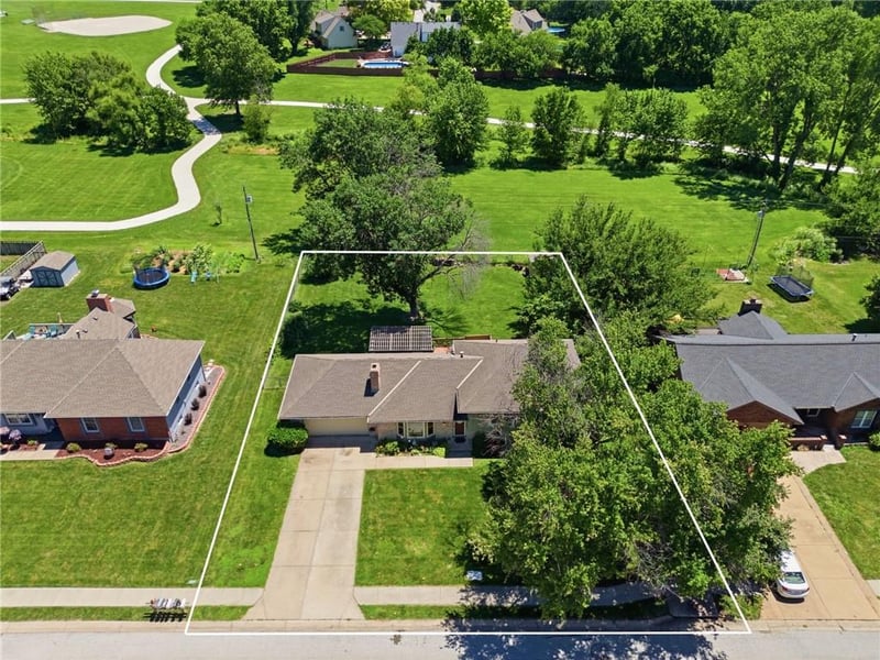 503 Park Dr, Raymore, MO 64083