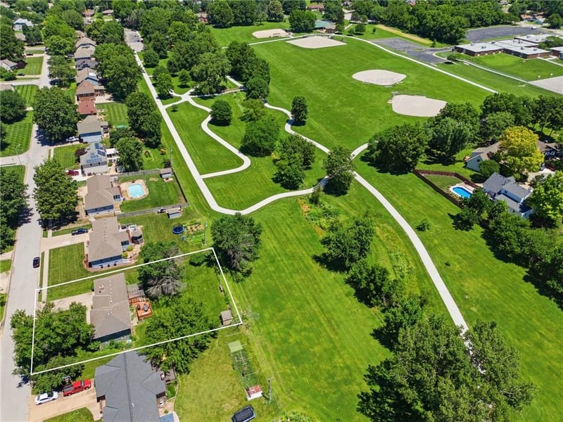 503 Park Dr, Raymore, MO 64083