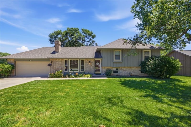503 Park Dr, Raymore, MO 64083