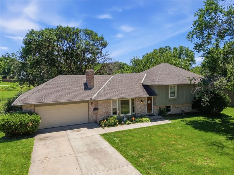 503 Park Dr, Raymore, MO 64083