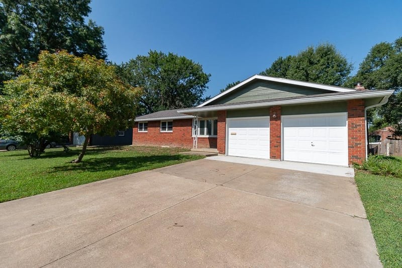 2737 Alabama St, Lawrence, KS 66046