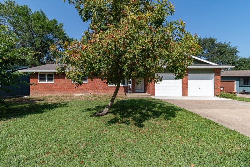 2737 Alabama St, Lawrence, KS 66046