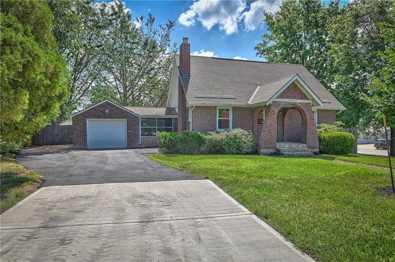 5833 Monrovia St, Shawnee, KS 66216