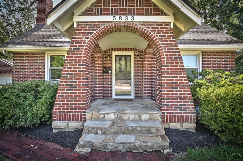 5833 Monrovia St, Shawnee, KS 66216