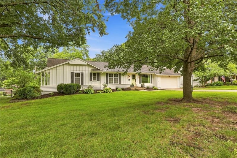 2309 W 104th St, Leawood, KS 66206