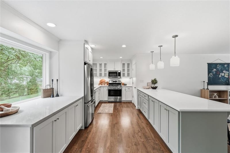 2309 W 104th St, Leawood, KS 66206