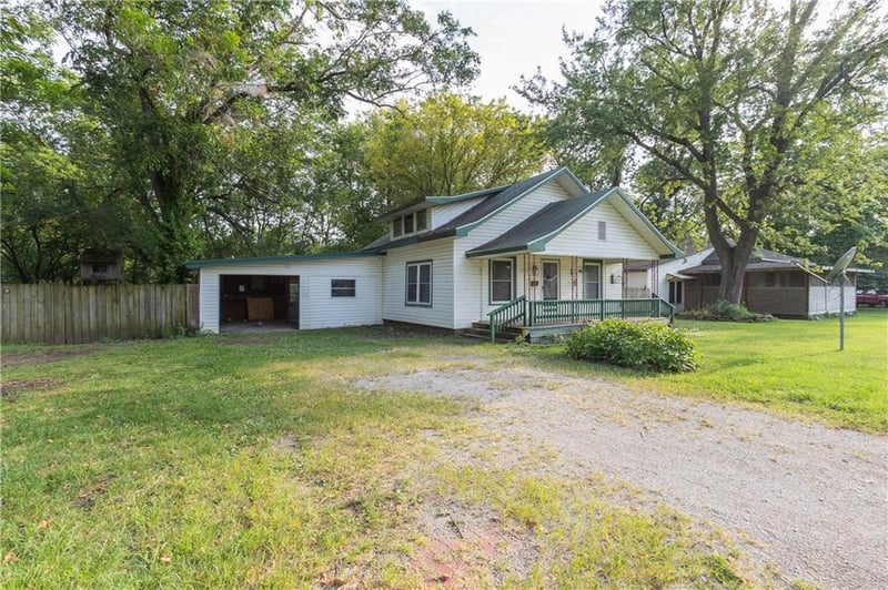 213 7th St, Cherryvale, KS 67335