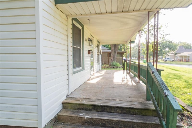 213 7th St, Cherryvale, KS 67335