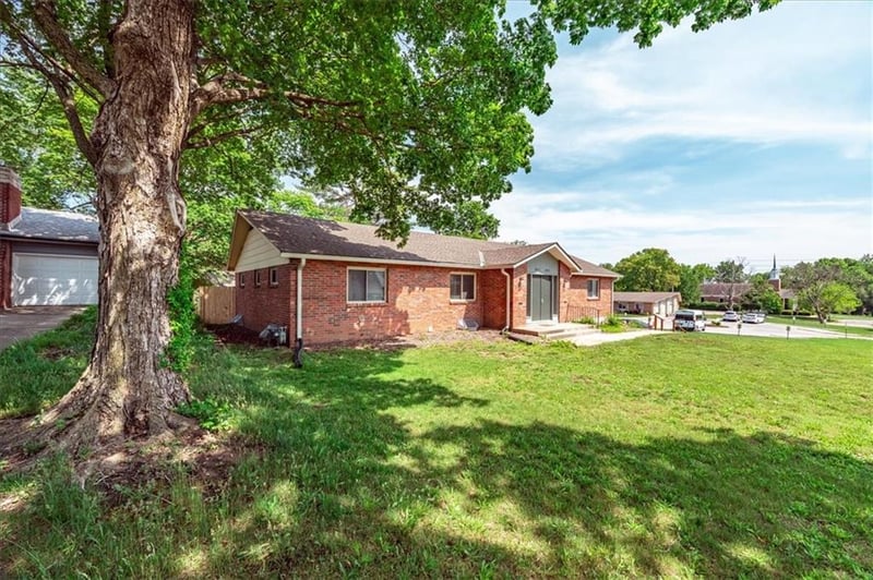 8021 Holmes Rd, Kansas City, MO 64131