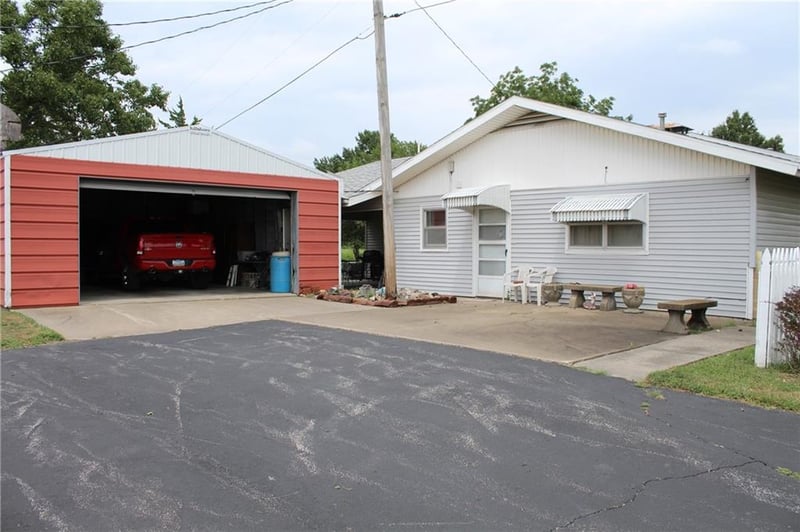 220 Garfield St, Iola, KS 66749