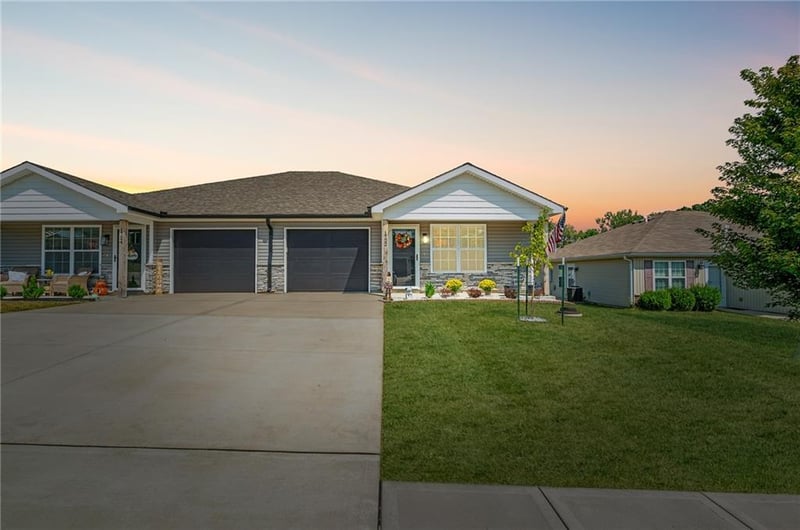 1722 Joann Dr, Raymore, MO 64083