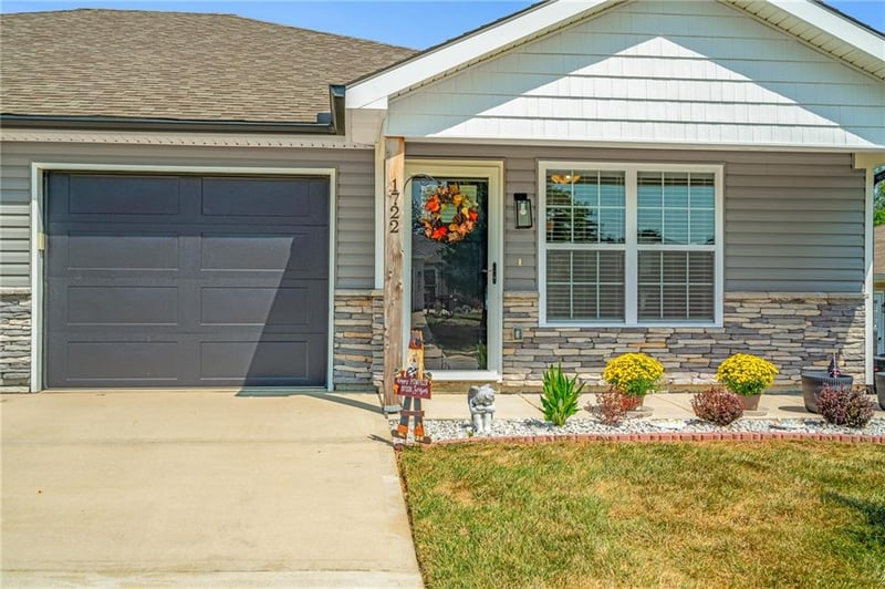 1722 Joann Dr, Raymore, MO 64083