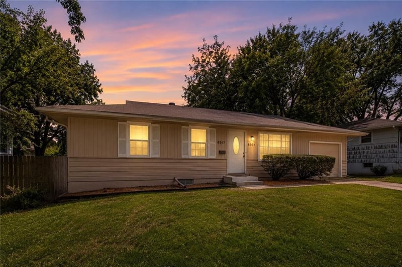 6307 154th Ter, Grandview, MO 64030