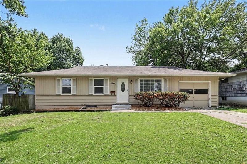6307 154th Ter, Grandview, MO 64030
