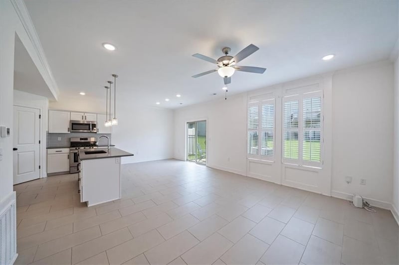 7328 Aaron St, Parkville, MO 64152