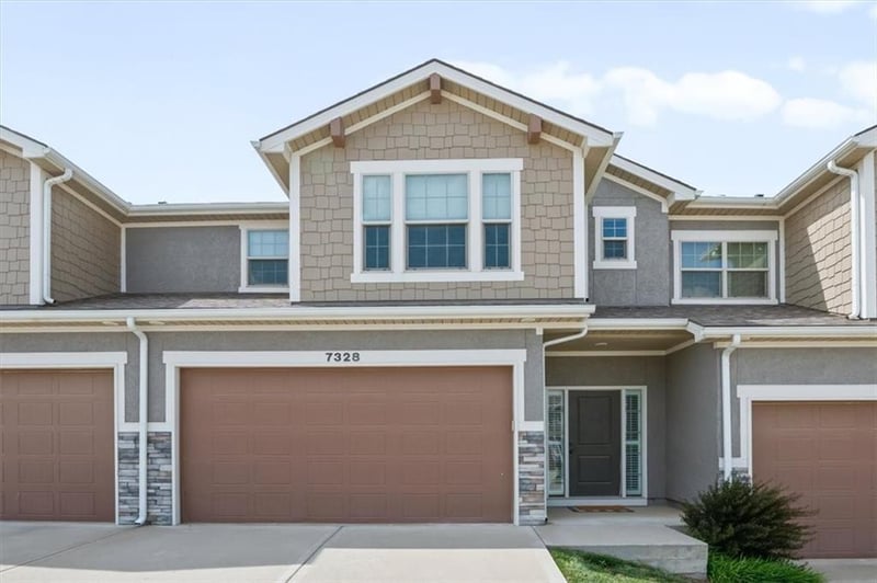 7328 Aaron St, Parkville, MO 64152