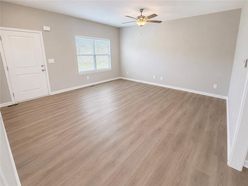 910 Pintail Dr, Oak Grove, MO 64075