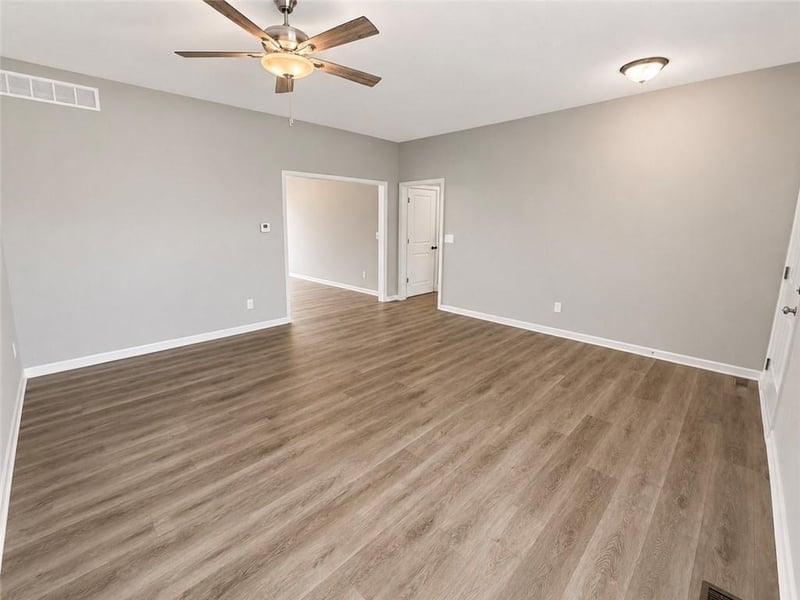 910 Pintail Dr, Oak Grove, MO 64075