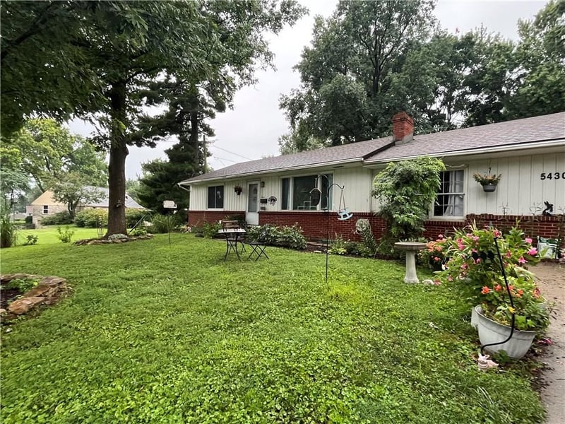 5430 Nieman Rd, Shawnee, KS 66203
