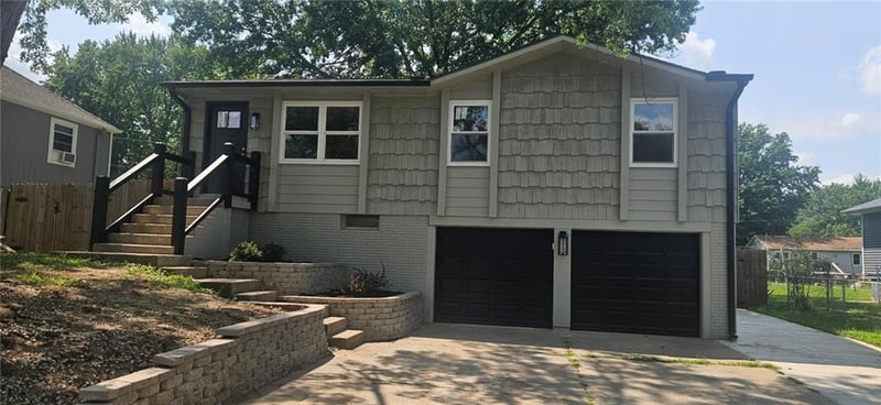 658 Mohican Dr, Independence, MO 64056