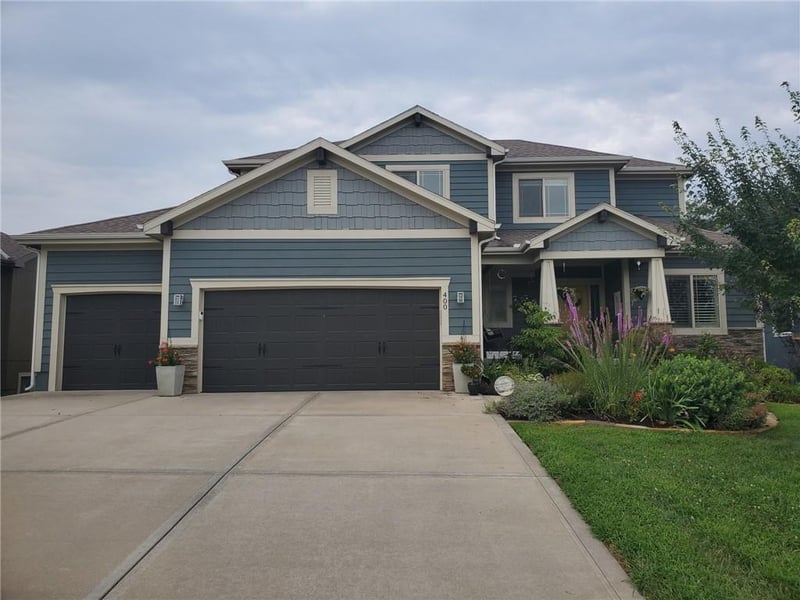 400 Mill Creek Dr, Lee's Summit, MO 64063