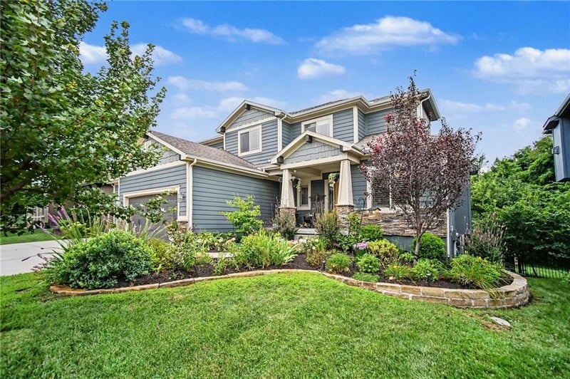 400 Mill Creek Dr, Lee's Summit, MO 64063