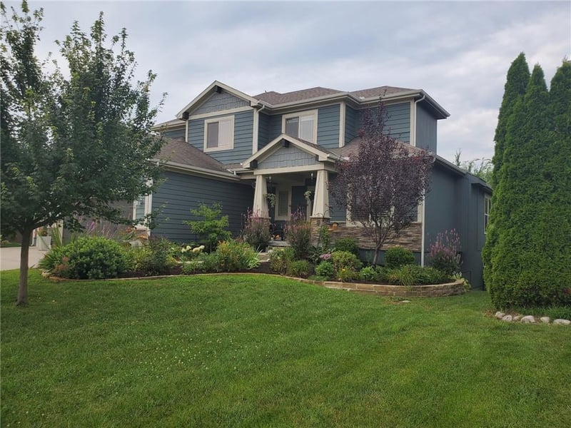 400 Mill Creek Dr, Lee's Summit, MO 64063