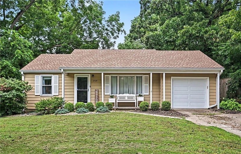 2509 46th Ter, Kansas City, MO 64116