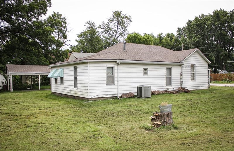 203 Elm St, Clinton, MO 64735