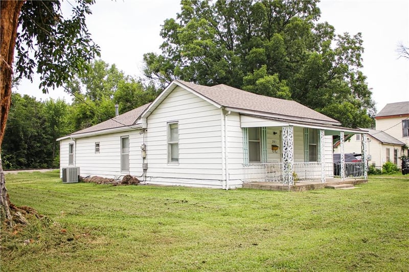 203 Elm St, Clinton, MO 64735