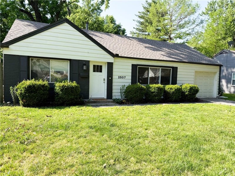 2507 77th St, Prairie Village, KS 66208