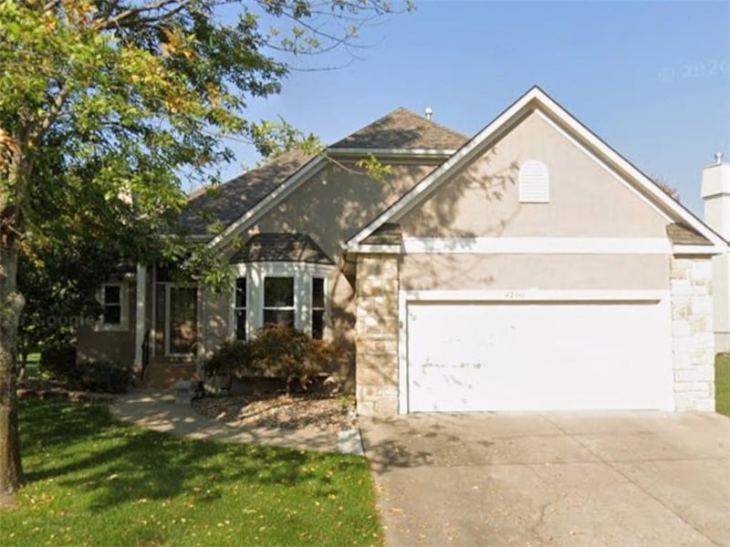 4200 Homestead Dr, Lee's Summit, MO 64082