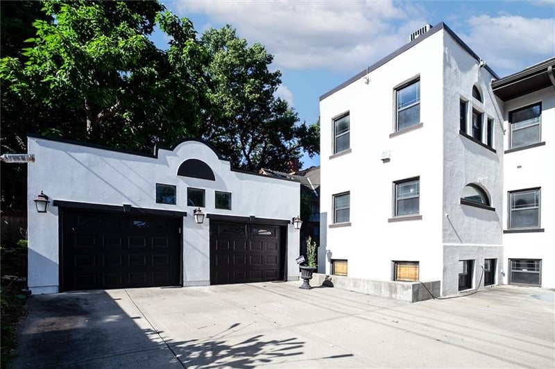 401 36th St, Kansas City, MO 64109
