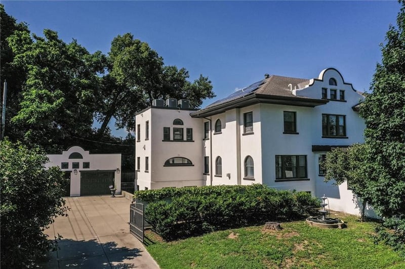 401 36th St, Kansas City, MO 64109