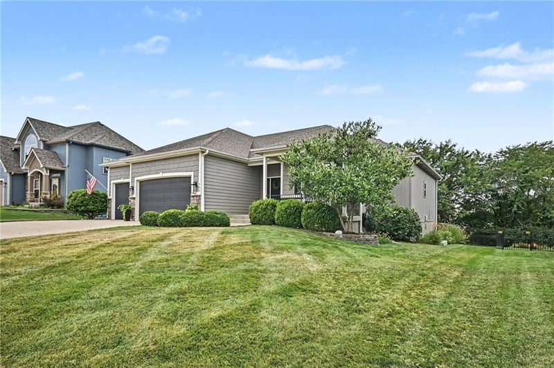 701 Indian Trail Ct, Smithville, MO 64089