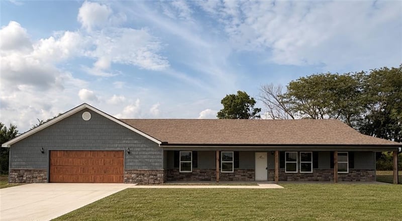 1152 Lafayette Dr, Odessa, MO 64076