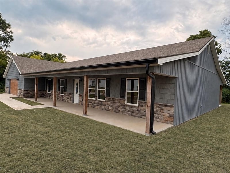 1152 Lafayette Dr, Odessa, MO 64076